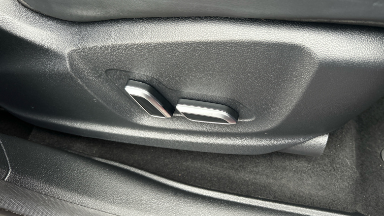 MG Hs 1.5 T-GDI Exclusive 5dr DCT Petrol Hatchback